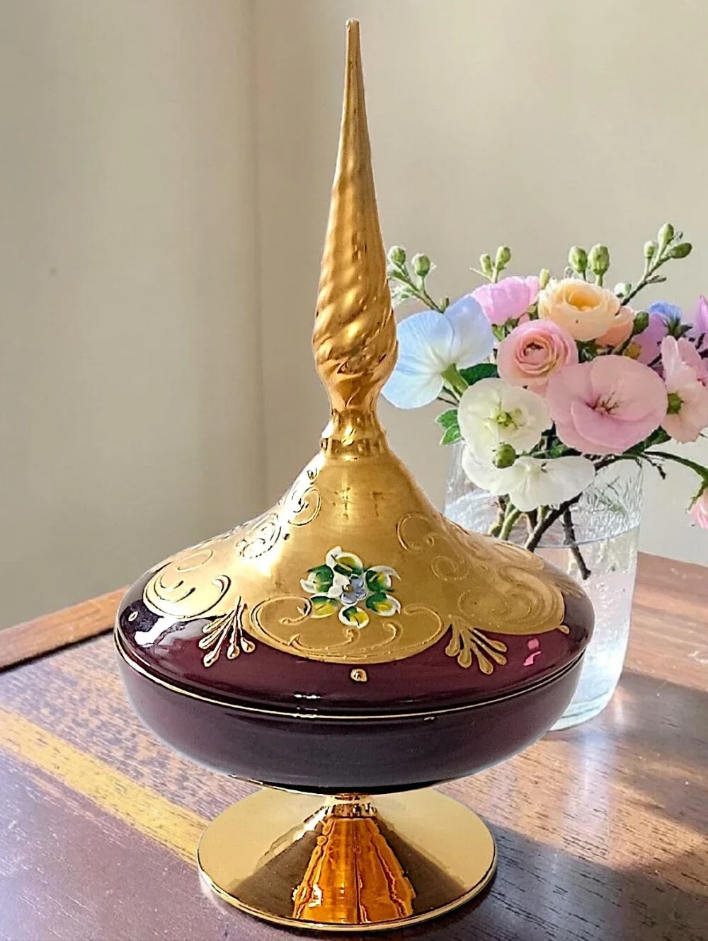 Vtg Amethyst Glass Trinket Dish‎ Pedestal Finial Lid Vanity Gold Gilt Candy Jar